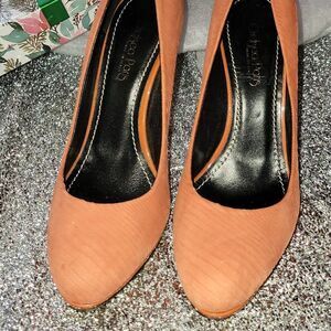 *CHELSEA PARIS LEATHER PUMPS